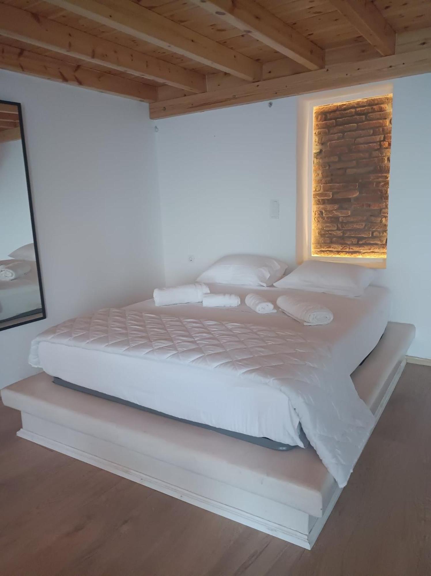 Michalelis Loft & Cave Apartment Plomari Bagian luar foto